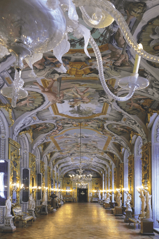 Galleria, Palazzo Damphilij